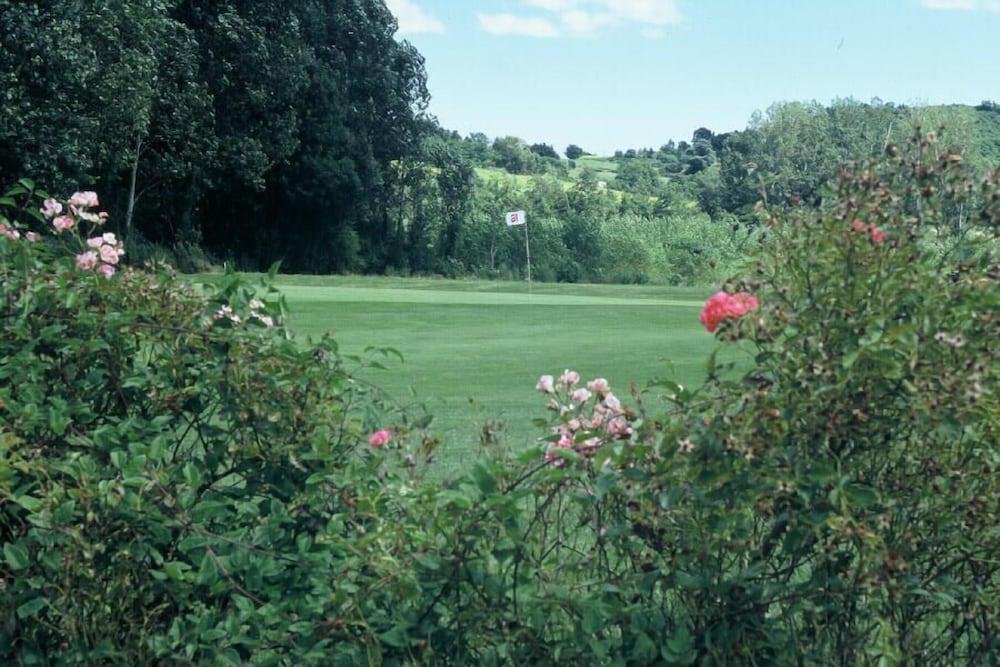 Best Western Golf D'Albon Exteriör bild